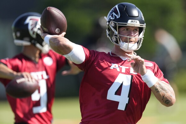 Who's having fun at Falcons training camp? Arthur Smith