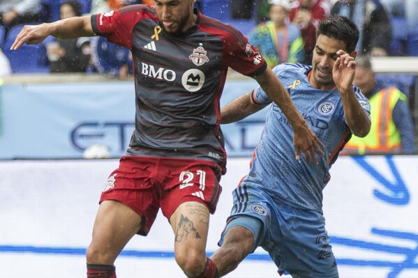 New York City FC's Andres Jasson, right, duels for the ball with Toronto FC's Jonathan Osorio during an MLS soccer match at Red Bull Arena, Sunday, Sept. 24, 2023, in Harrison, N.J. (AP Photo/Andres Kudacki)