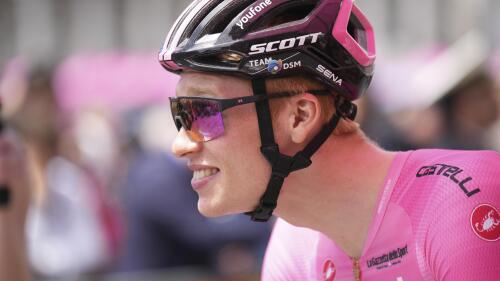Norway's Andreas Leknessund wears the pink jersey of the race overall leader ahead of the sixth stage of the Giro d'Italia, tour of Italy cycling race in Naples, Italy, Thursday, May 11, 2023. (Gian Mattia D'Alberto/LaPresse via AP)