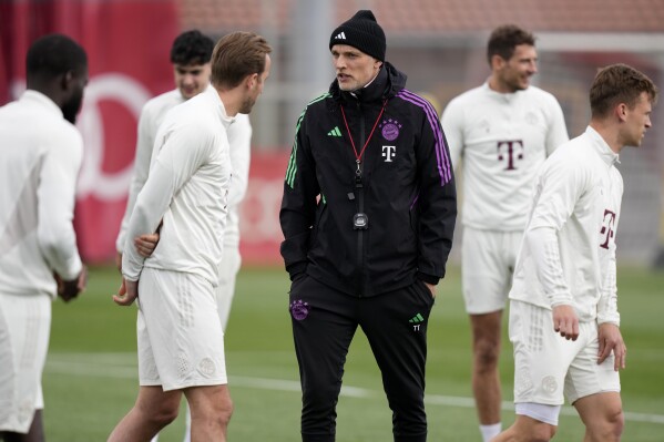 Bayern's head coach Thomas Tuchel talks to Harry Kane during a training session in Munich, Germany, Tuesday, April 16, 2024, ahead of the Champions League quarter final second leg soccer match between FC Bayern Munich and Arsenal London. (AP Photo/Matthias Schrader)