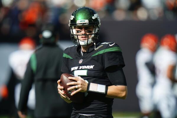 Jets QB White's jersey, game ball on display at HOF