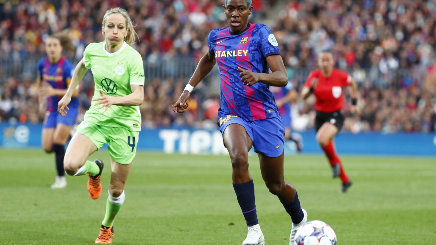 Нигерийският нападател Асисат Ошоала се присъединява към Бей ФК при трансфер от Барселона
