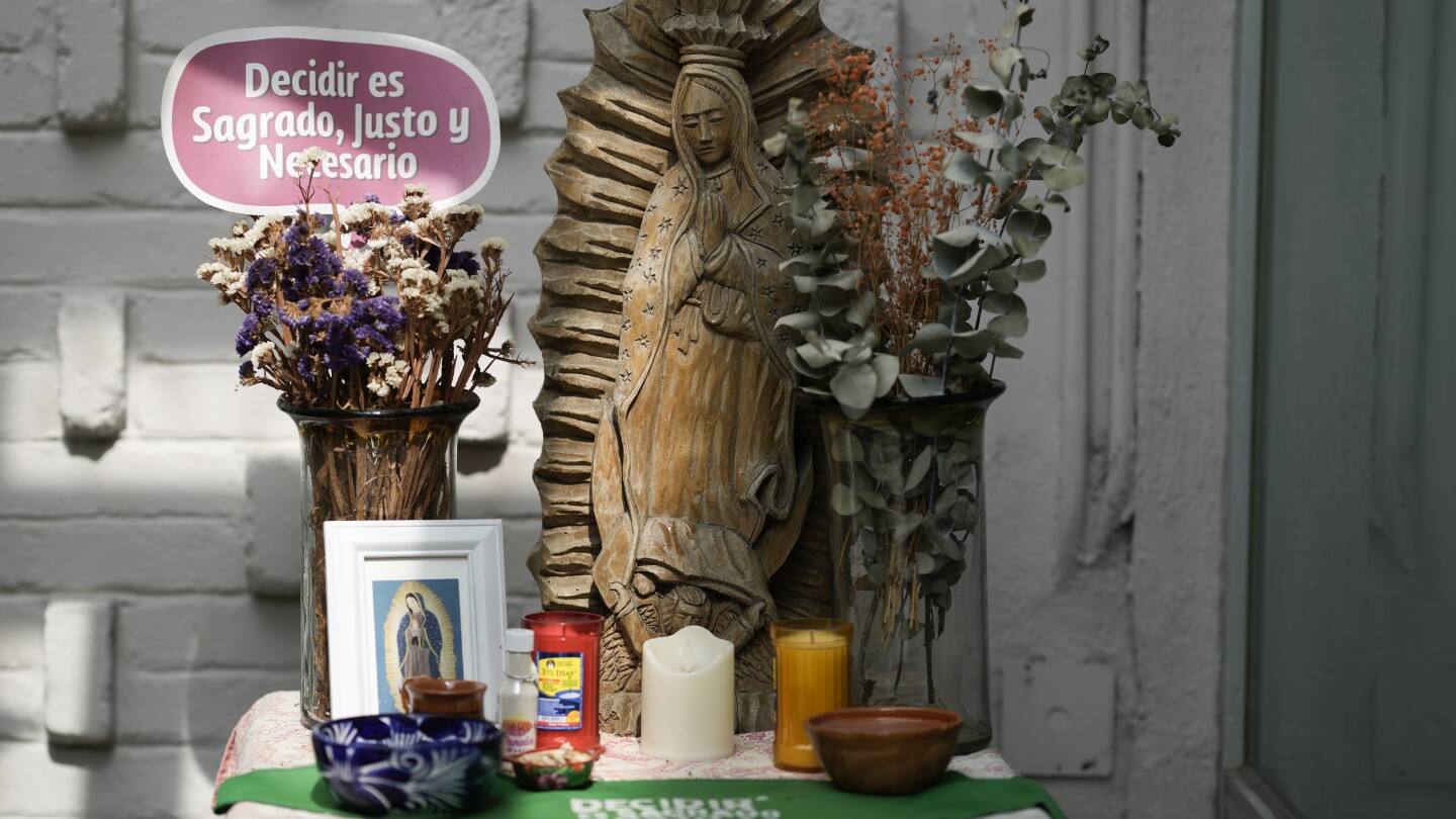 Католически активисти в Мексико помагат на жените да съчетаят вярата си с правата на аборт