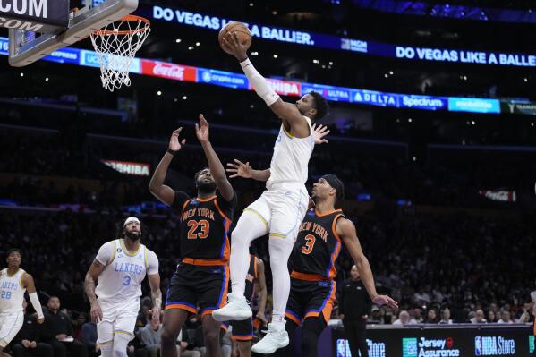 Randle, Knicks hold off Lakers 112-108 to snap 3-game skid