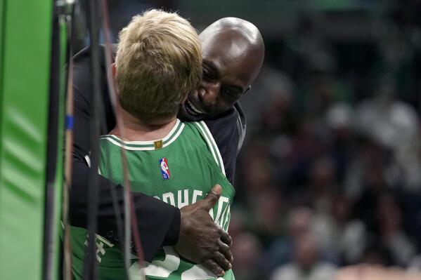 Celtics retire Kevin Garnett's No. 5 jersey after lengthy delay