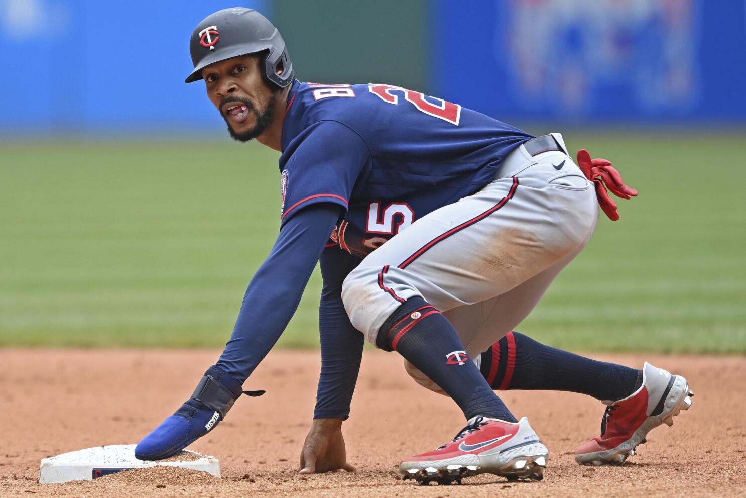 Twins put Buxton, Pineda on injured list