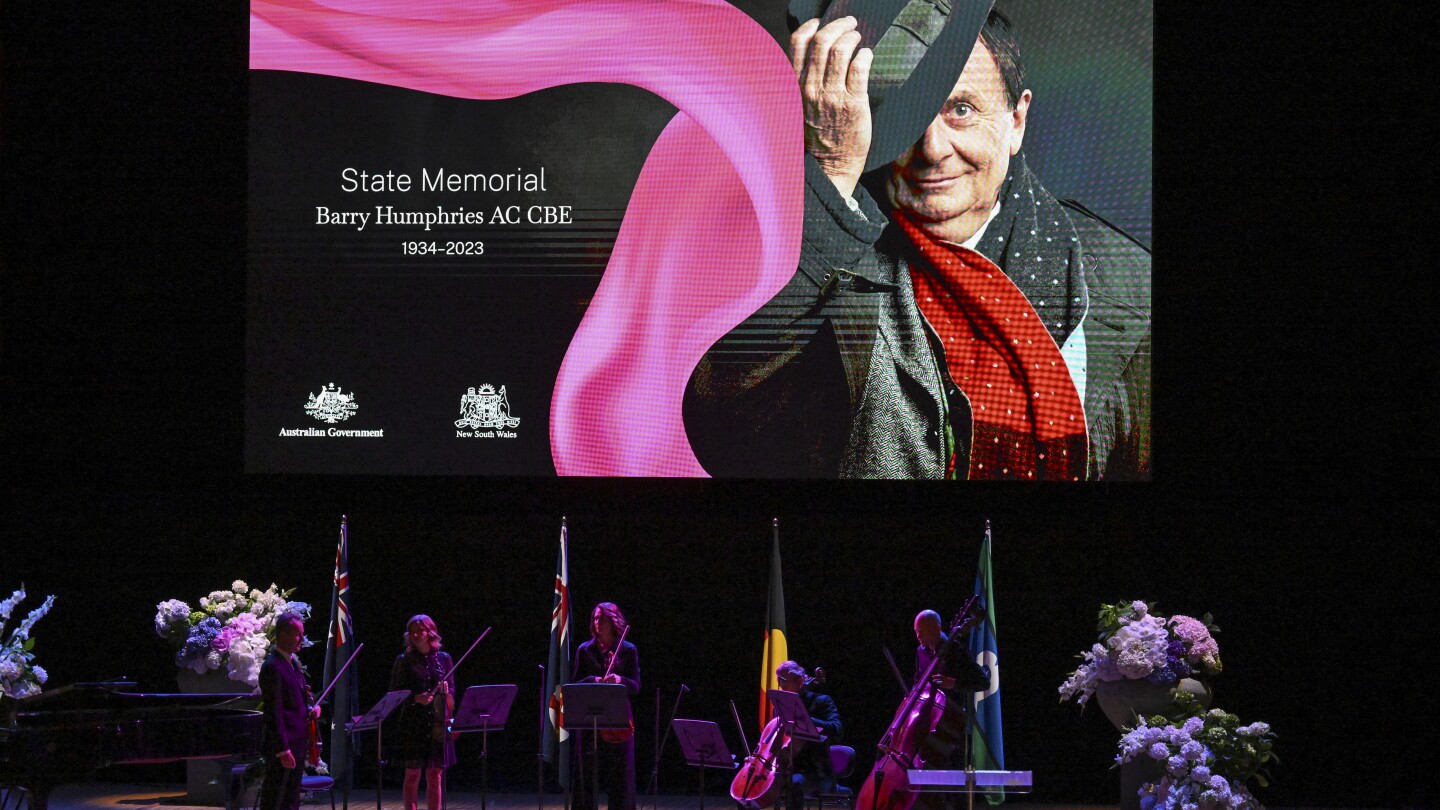 Крал Чарлз отдаде безгрижна почит на комика Бари Хъмфрис на мемориалната служба в Сидни