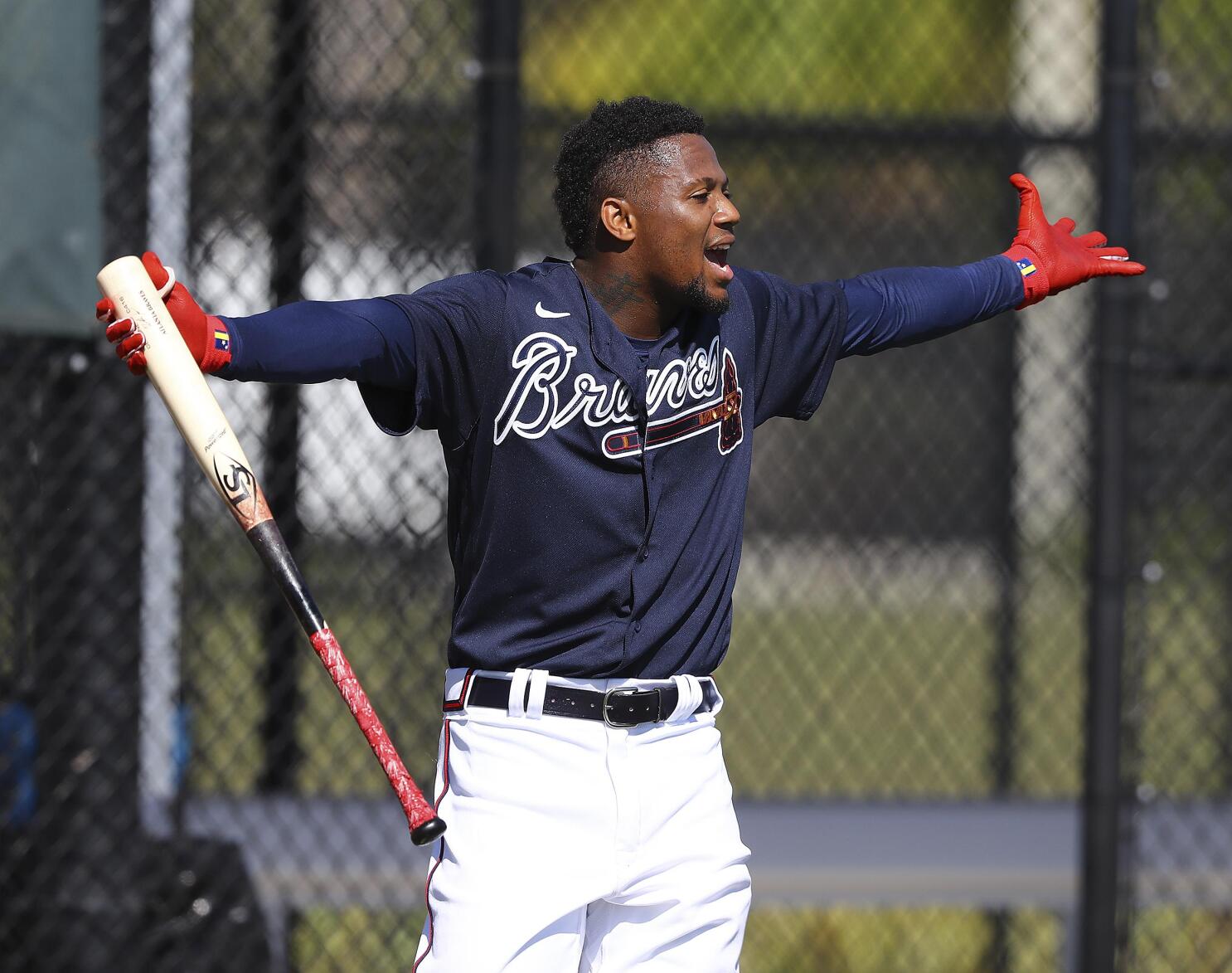 Braves' Acuña describes feelings for Freeman as 'nothing