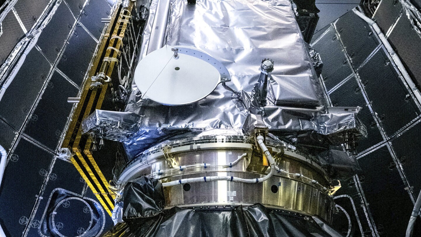 КЕЙП КАНАВЕРАЛ, Флорида (AP) — Най-новият климатичен сателит на НАСА