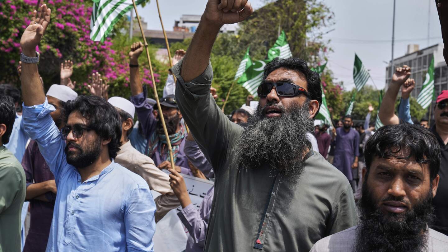 India and Pakistan cancel visas of each others' nationals after attack in disputed Kashmir