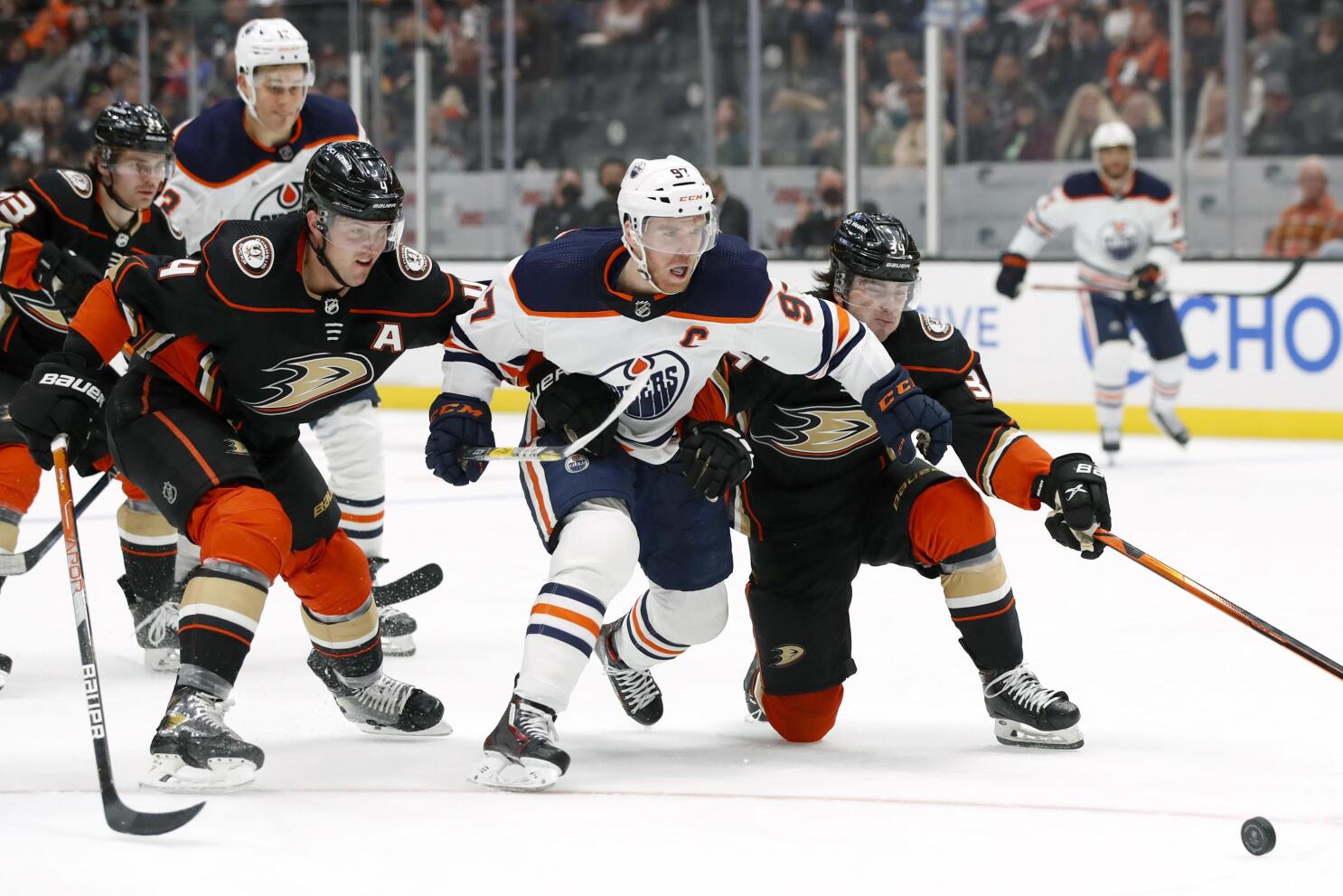 Edmonton Oilers' Evander Kane leaves game after accidental skate