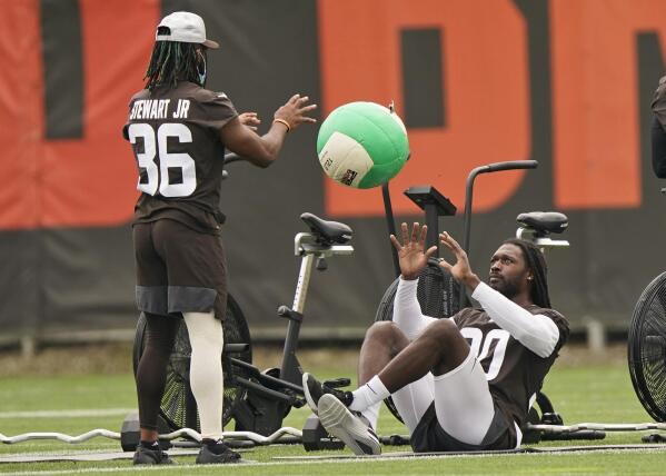 Browns Rumors: Cleveland 'Pushing' for Jadeveon Clowney to Sign