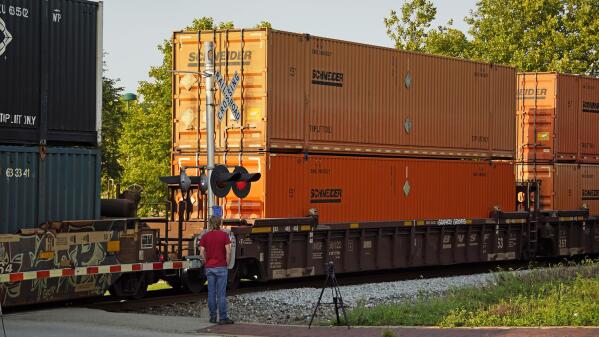 Rail workers win key concessions in deal to prevent strike