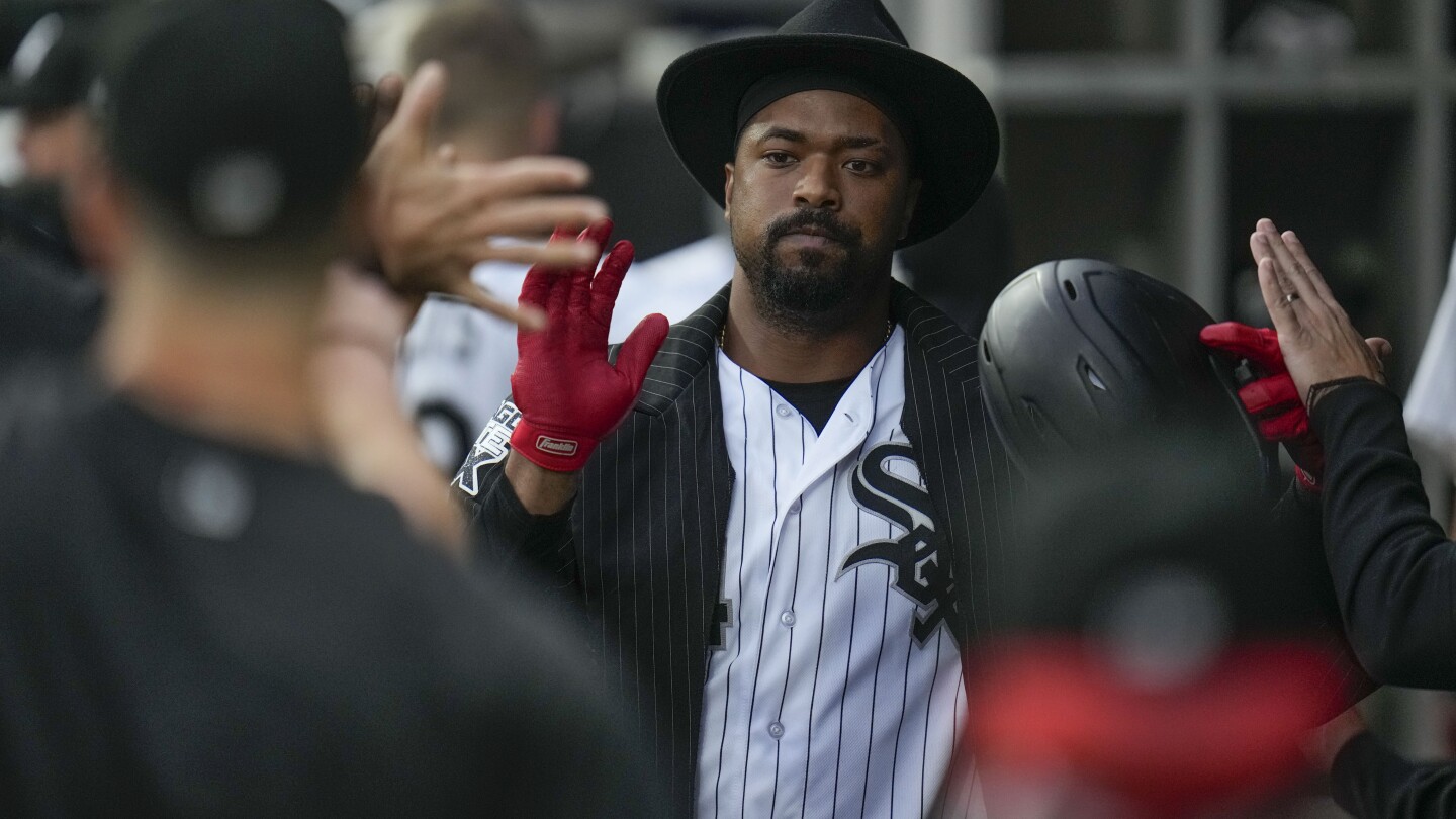 Chicago White Sox's Eloy Jimenez hits a single during the sixth inning of a  baseball game against the Baltimore Orioles, Friday, April 14, 2023, in  Chicago. (AP Photo/Erin Hooley Stock Photo - Alamy