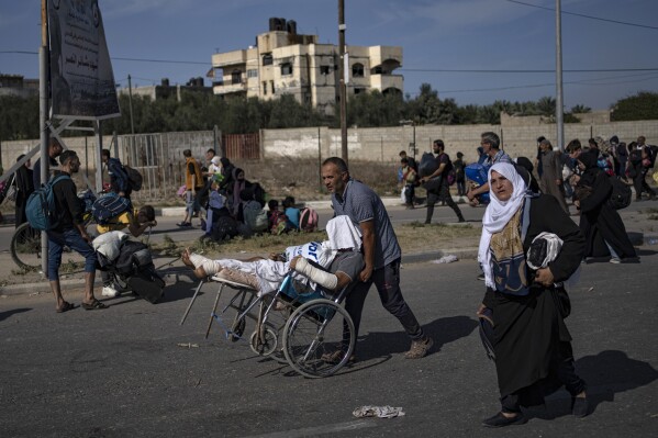 FILE - Palestinians flee to the southern Gaza Strip on Salah al-Din Street in Bureij, Gaza Strip, Nov. 10, 2023. (AP Photo/Fatima Shbair, File)