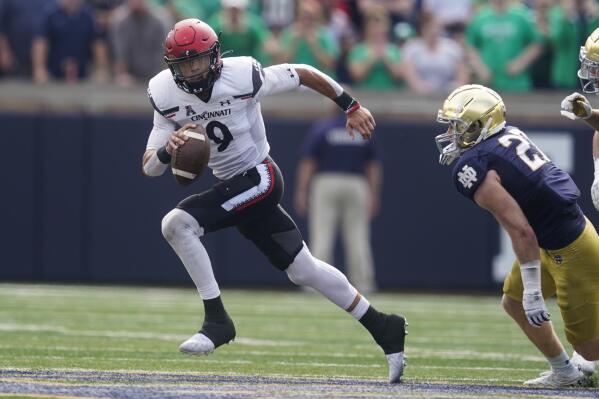 Desmond Ridder leads No. 7 Cincinnati past No. 9 Notre Dame, 24-13 - The  Boston Globe