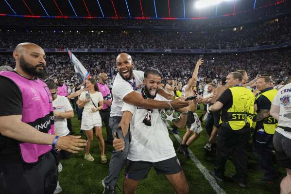 PSG fans invade the field at the end of the Champions League final soccer match between Paris Saint-Germain and Inter Milan at the Allianz Arena in Munich, Germany, Saturday, May 31, 2025. (AP Photo/Martin Meissner)