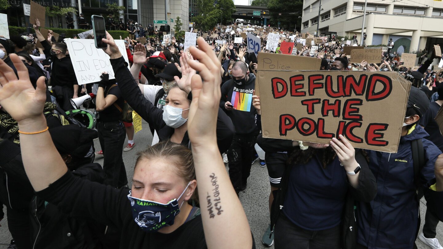 Looting follows George Floyd protests in SF, Oakland with fire set