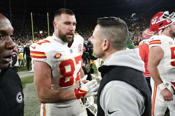 Defending champion Chiefs look vulnerable as they lose ground in AFC with  loss to Packers