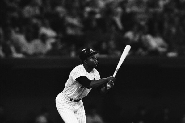 Reports: Former Milwaukee Brewer Hank Aaron dies at 86