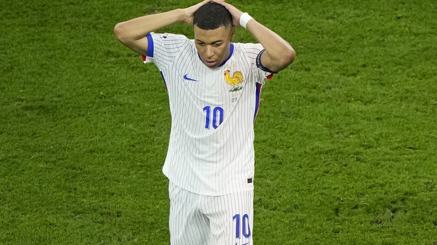 Même après avoir abandonné le masque, l’Euro 2024 de Mbappé se termine de manière décevante avec une défaite contre l’Espagne