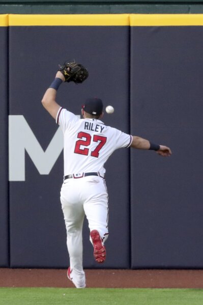 Braves' 1st playoff loss a doozy, 15-3 to LA in NLCS Game 3