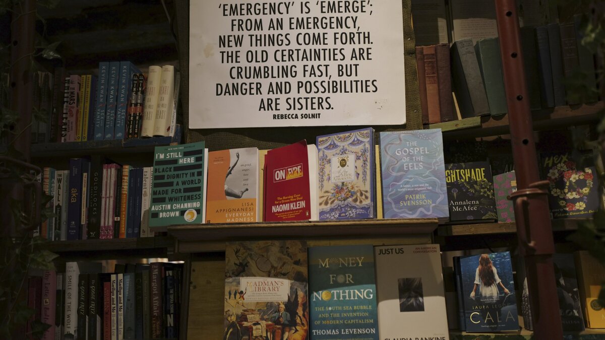 Iconic Paris Bookstore Shakespeare And Company Asks For Help Amid Lockdowns