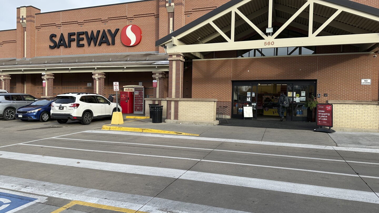 Albertsons offers up on Kroger merger and sues the grocery chain for failing to protected deal
