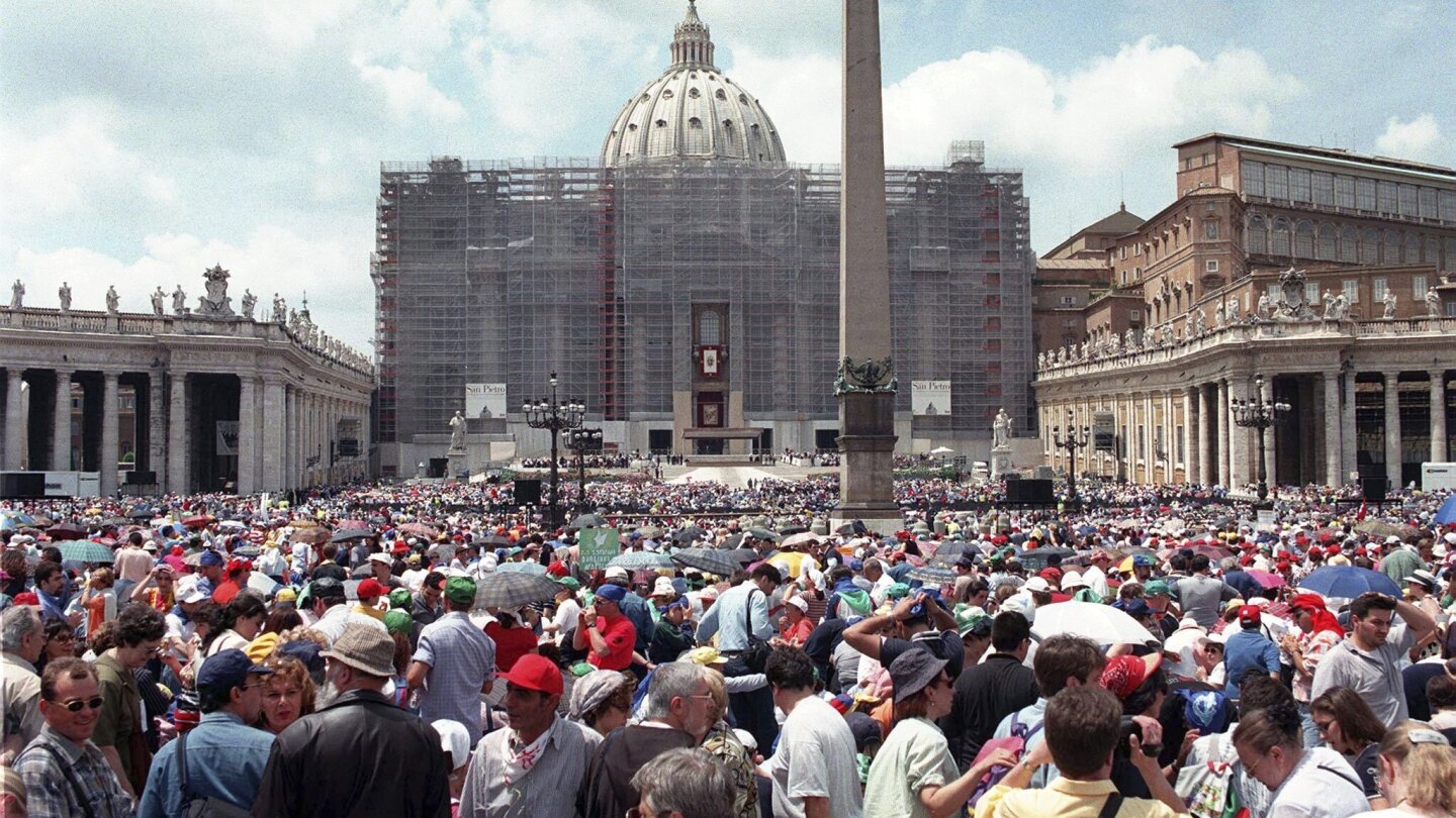 ВАТИКАНА AP — Ватикана преминава ключов етап в четвъртък в