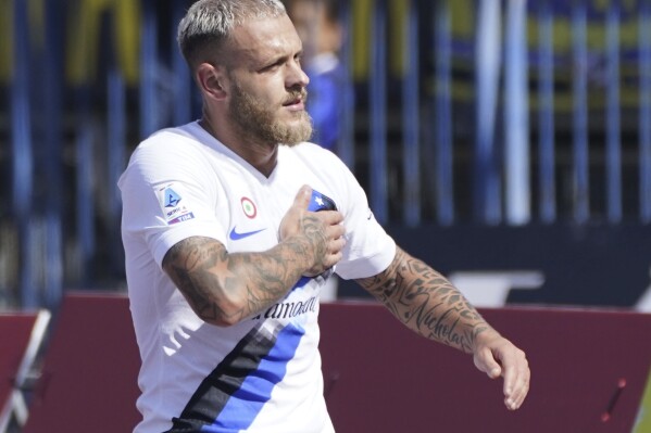 Inter Federico Di Marco celebrates after scoring his side's first goal during the Italian Serie A soccer match between Empoli and Inter Milan at the Castellani Stadium in Empoli, Italy, Sunday, Sept. 24, 2023. (Marco Bucco/LaPresse via AP)