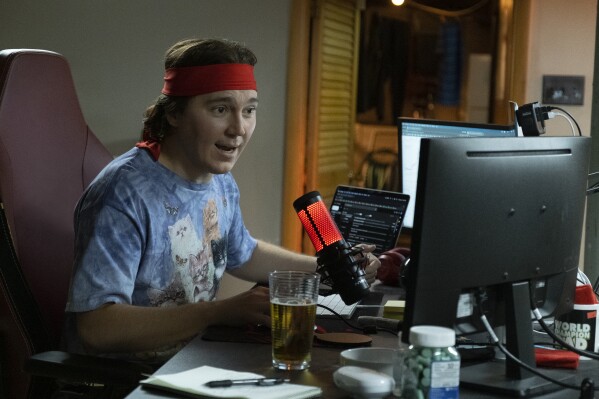 This image released by Sony Pictures shows Paul Dano as Keith Gill in a scene from "Dumb Money." (Claire Folger/Sony Pictures via AP)