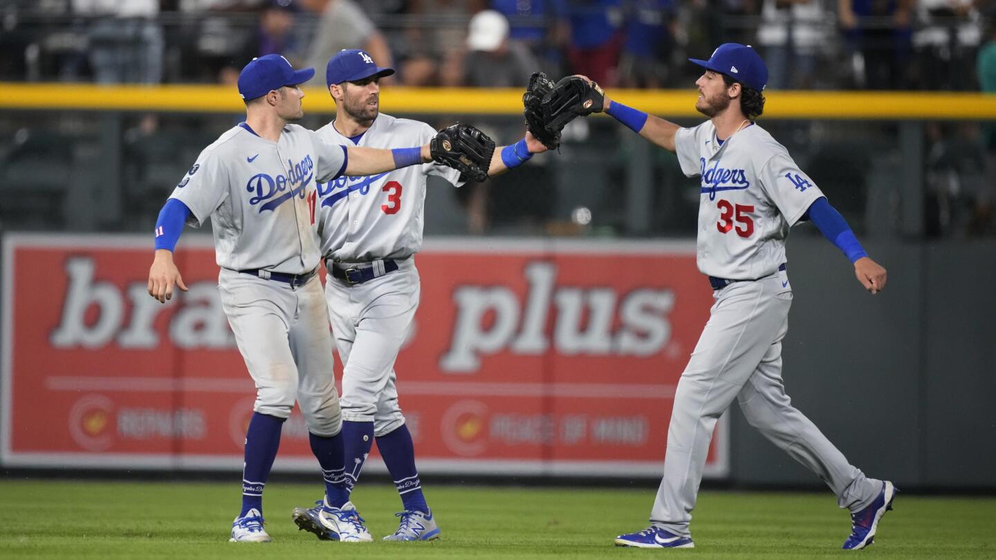 Dodgers, Albert Pujols reach deal; Corey Seager fractures hand