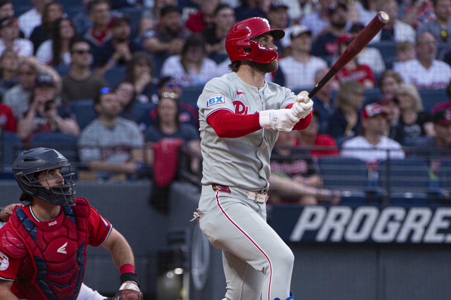 Harper homers and has 3 hits, Suárez bounces back in Phillies' 7-1 victory over Guardians