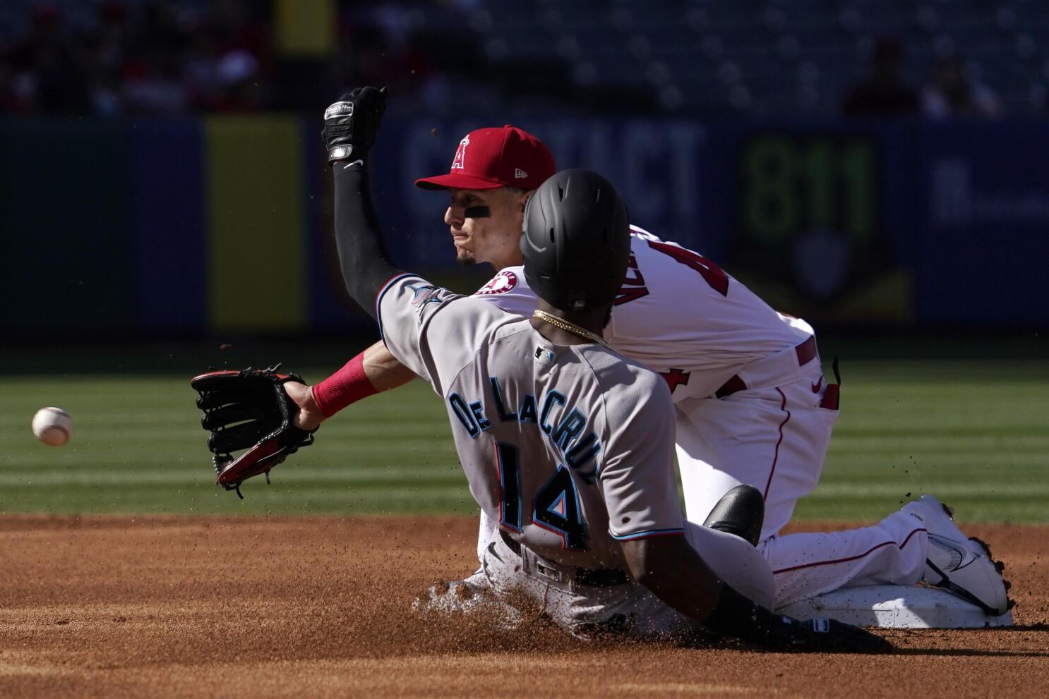 Angels' Anthony Rendon fields grounders amid groin injury