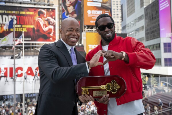 This photo provided by the Office of the New York Mayor, shows Mayor Eric Adams, left, presenting the Key to the City to hip-hop artist Sean "Diddy" Combs in New York's Times Square, Friday, Sept. 15, 2023. (Office of the New York Mayor/Caroline Rubinstein-Willis via AP)