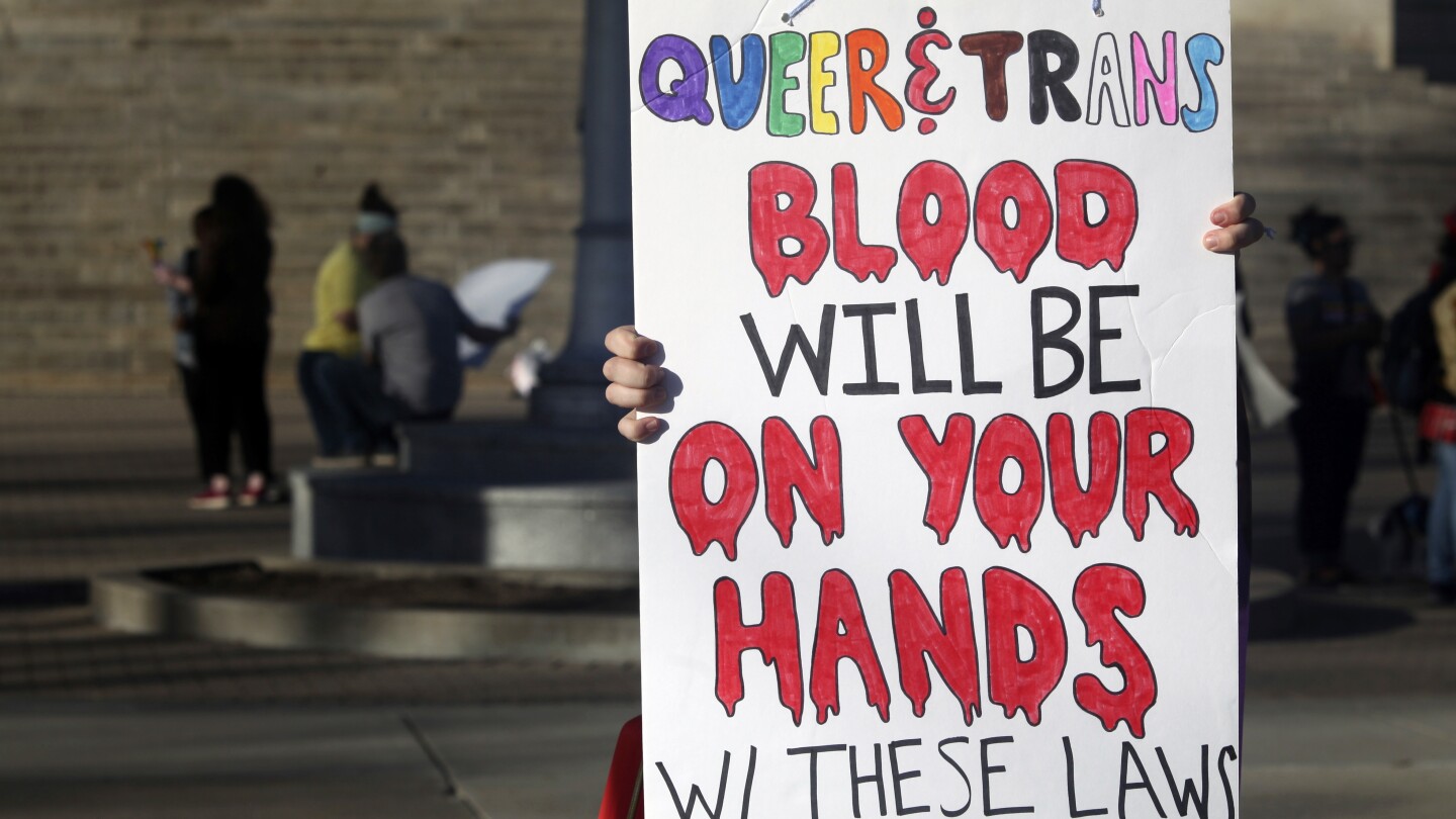 Ново федерално правило забранява забраните за транссексуални училищни бани, но вероятно това не е последната дума
