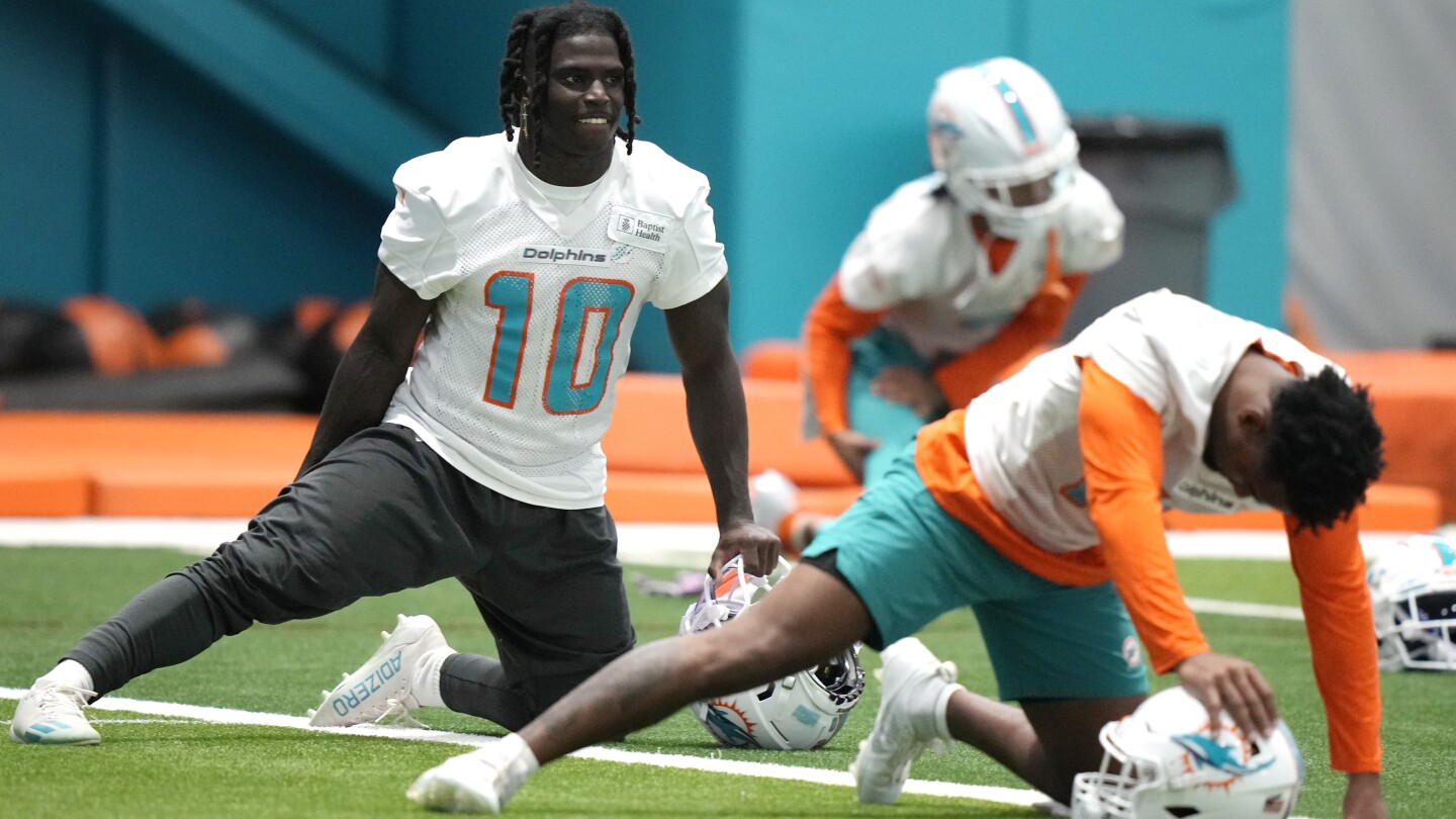 Miami Dolphins WR Tyreek Hill being investigated after alleged battery -  Buffalo Rumblings