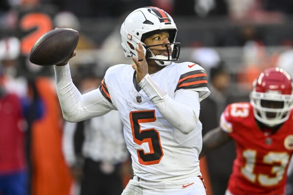 Browns mulling another switch at quarterback after Winston throws 3 more picks in loss to Chiefs | AP News
