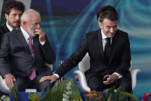 France's President Emmanuel Macron, right, and Brazilian President Luiz Inacio Lula da Silva attend the launch ceremony of a submarine constructed in Brazil with French technology in Itaguai, Rio de Janeiro state, Brazil, Wednesday, March 27, 2024. Macron is on a three-day visit to Brazil. (AP Photo/Silvia Izquierdo)