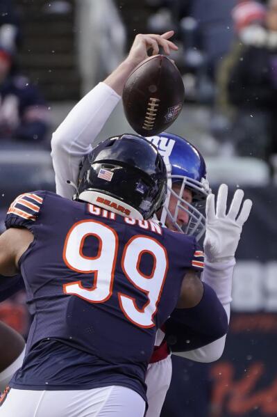 Quinn sets Bears season sacks record in 29-3 rout of Giants