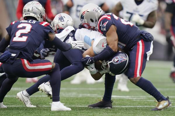 Titans lose 36-13 to Patriots, fumble away AFC's No. 1 seed