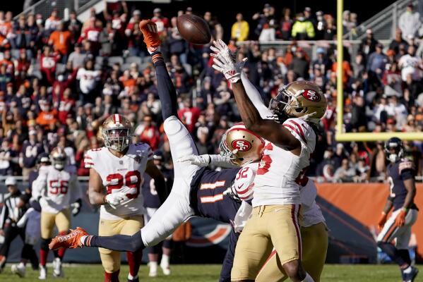 Garoppolo leads way as 49ers beat Bears 33-22 to stop slide