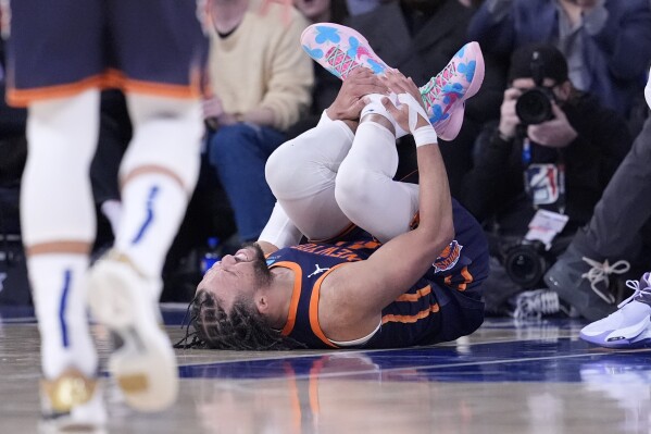 Knicks All-Star guard Jalen Brunson injures left leg on non