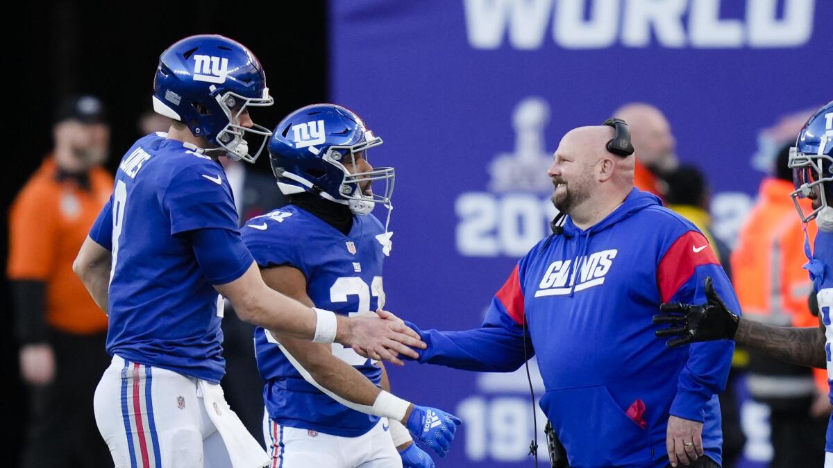 Giants clinch first playoff berth since 2016; thrash Colts 38-10