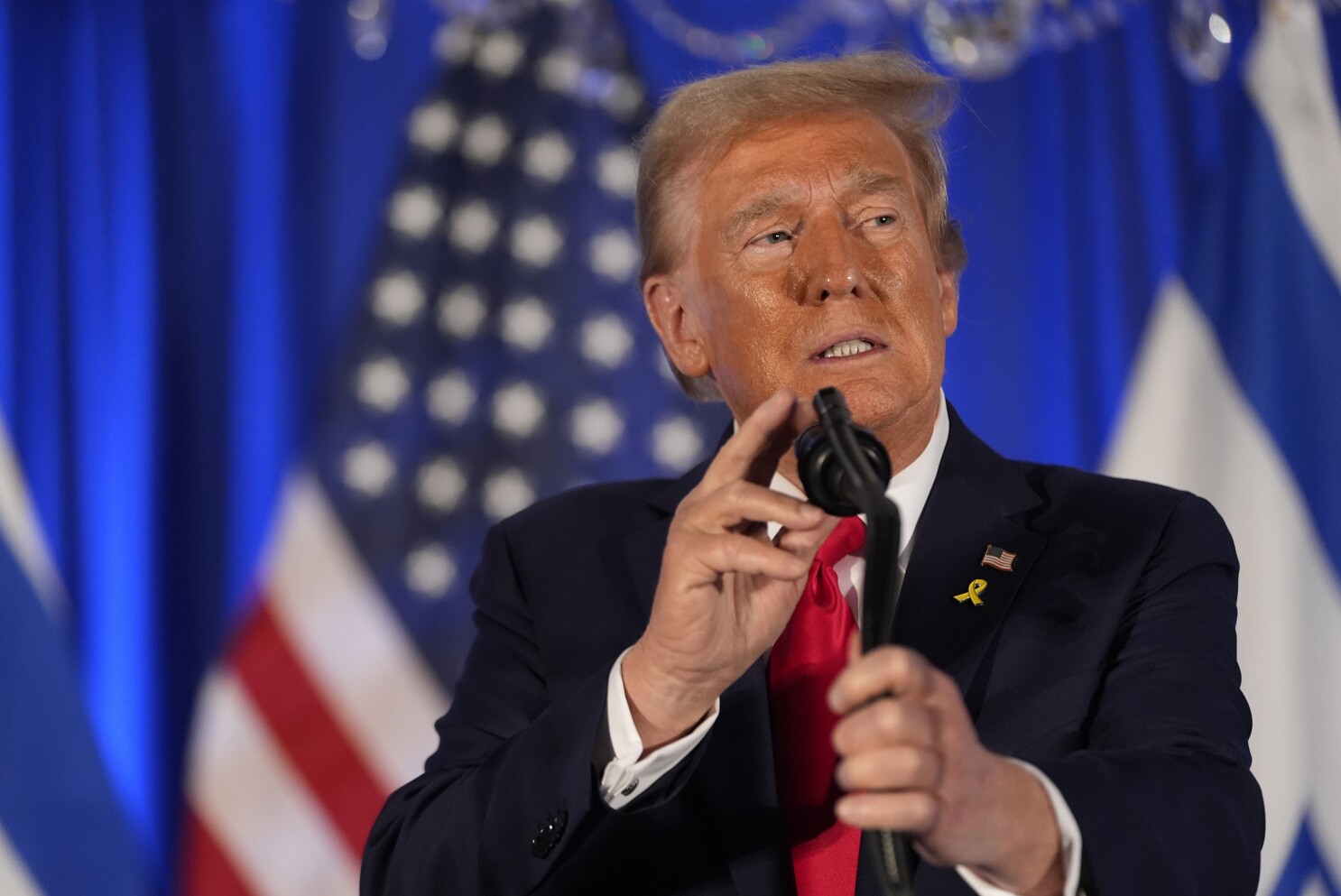 Cuốn sách của Woodward tiết lộ cuộc gọi của Trump với Putin và phát biểu của Biden về Obama, Netanyahu