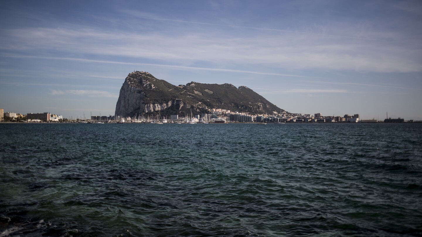 Orca hunde otro barco en el Estrecho de Gibraltar, las autoridades advierten sobre enfrentamientos