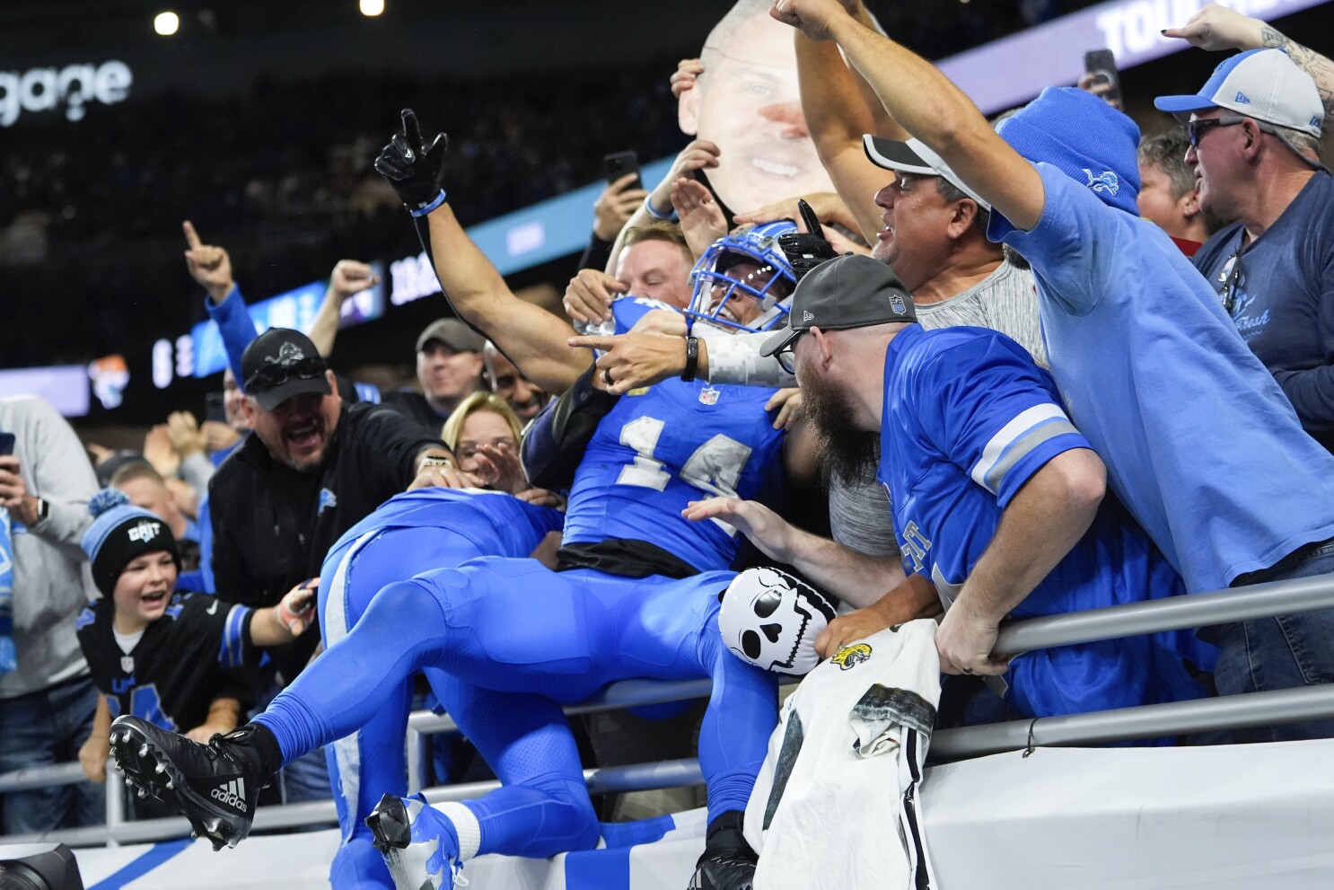 NFC-leading Lions host Packers, aiming for franchise-record, 11-game winning streak, playoff spot