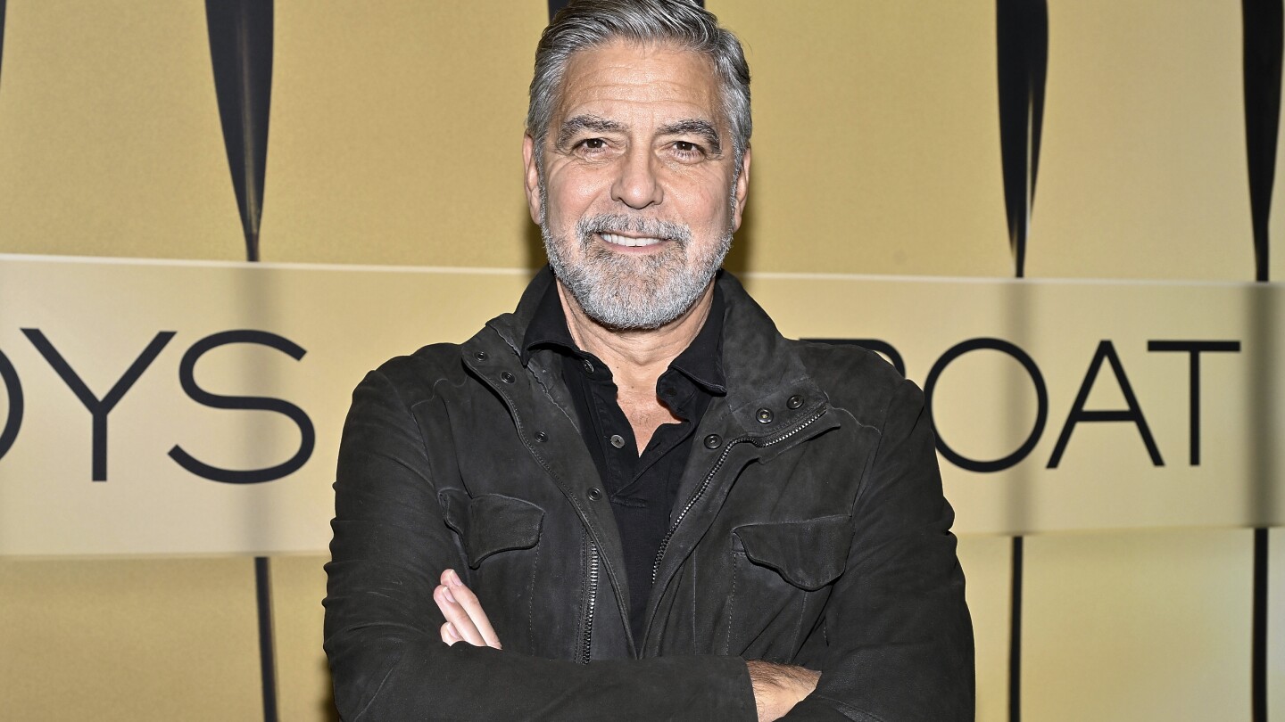 Джордж Клуни ще направи своя дебют на Бродуей в игрална версия на филма „Лека нощ и късмет“