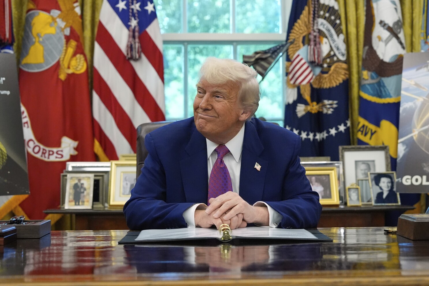 Trump amasses $600 million war chest heading into midterms