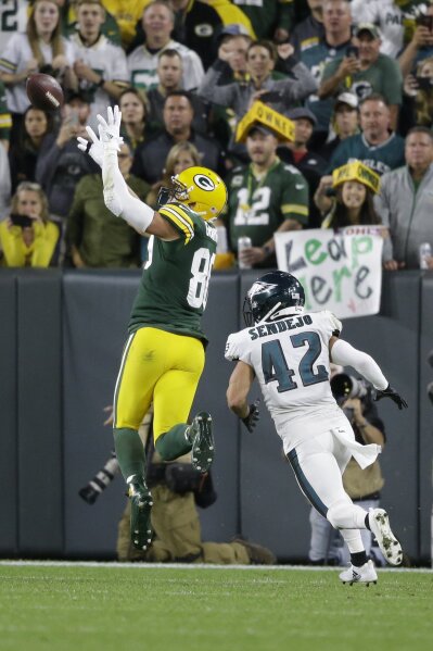 Philadelphia Eagles pick off Rodgers' late pass to beat Green Bay Packers, NFL